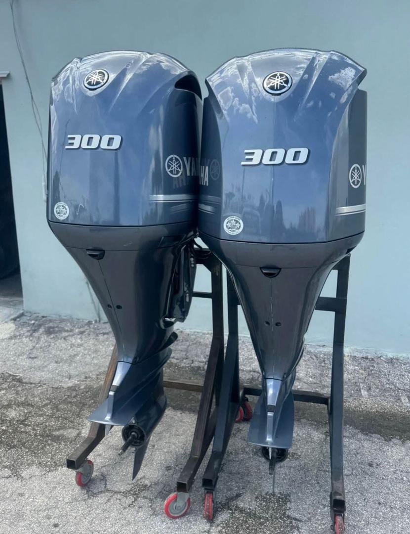 2021 PAIR 300 HP YAMAHA FOUR STROKE OUTBOARD MOTOR - Image 2