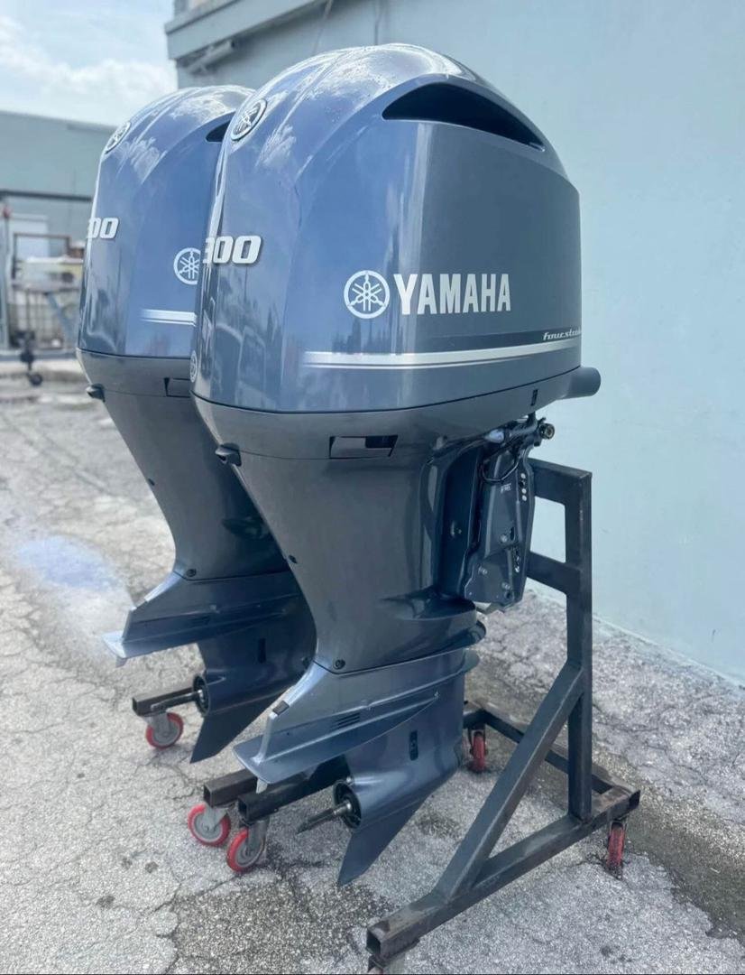 2021 PAIR 300 HP YAMAHA FOUR STROKE OUTBOARD MOTOR