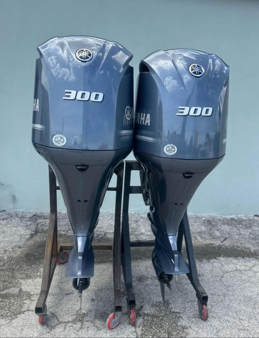 2021 PAIR 300 HP YAMAHA FOUR STROKE OUTBOARD MOTOR - Image 4