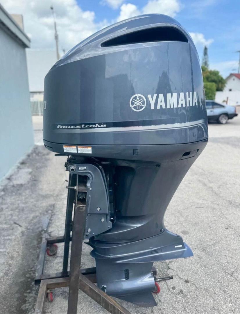 2021 PAIR 300 HP YAMAHA FOUR STROKE OUTBOARD MOTOR - Image 5