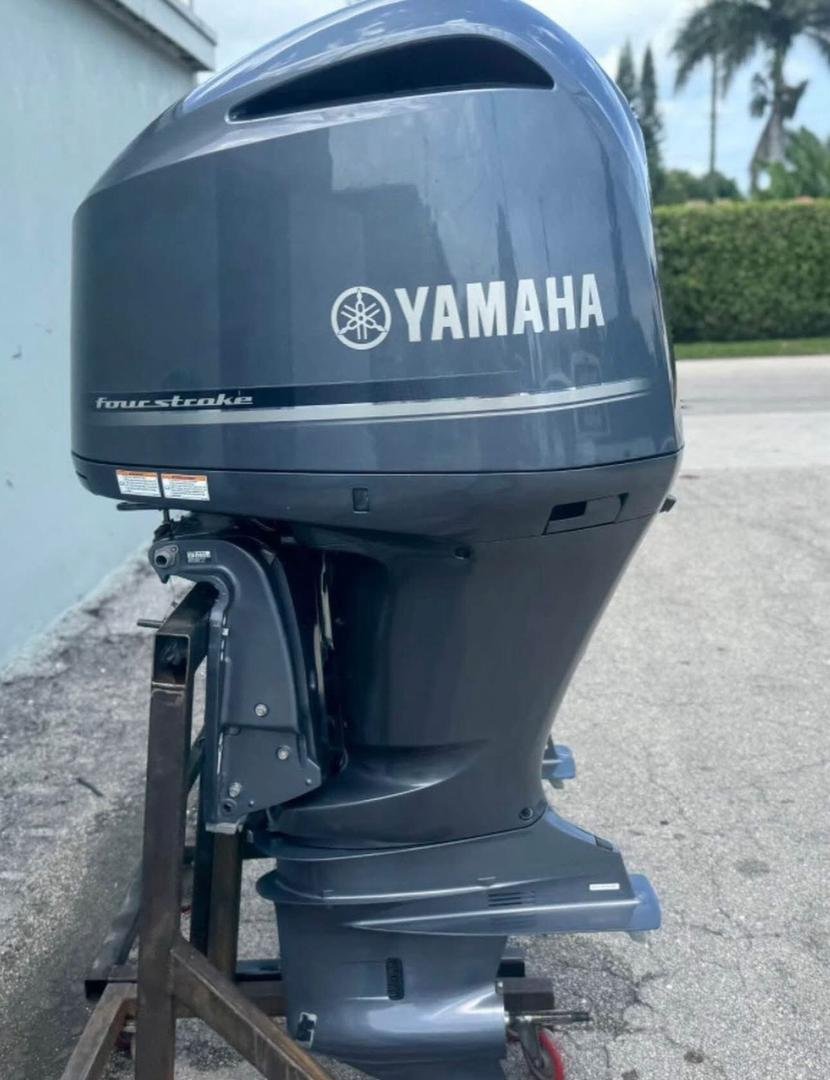 2021 PAIR 300 HP YAMAHA FOUR STROKE OUTBOARD MOTOR - Image 8